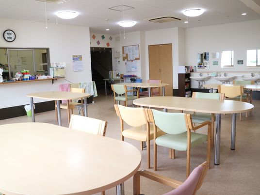 明るいダイニングスペース