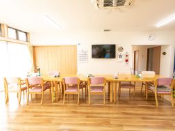 明るい食堂の様子