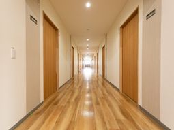 清潔感ある廊下の風景