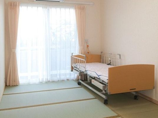 畳敷きの静かな居室  
