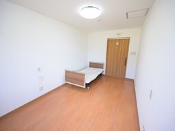 広々とした明るい居室