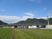 山並みを望む平屋の外観  