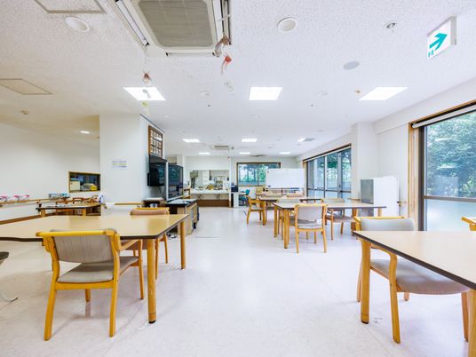 開放的なダイニングルーム