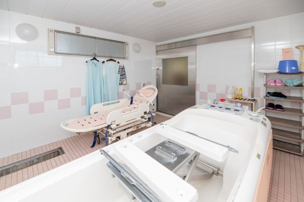 機械浴槽のある入浴室