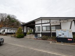 施設の落ち着いた外観