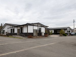 広々とした外観の建物