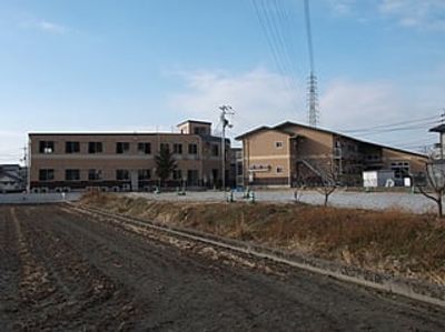 広々とした敷地の外観