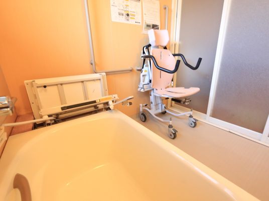 浴室と介助椅子設備