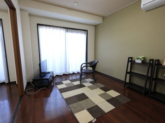 洋室の広々とした居室