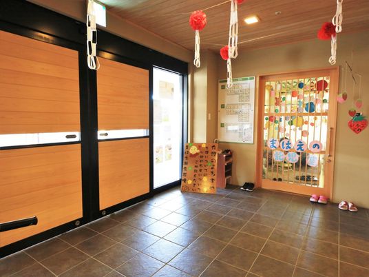 エントランスの明るい空間