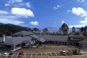 広々とした建物の外観