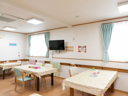 ゆったりとした食堂