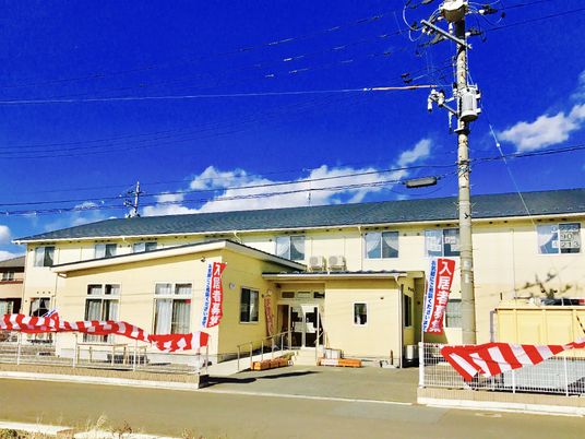 日差しが明るいエントランス