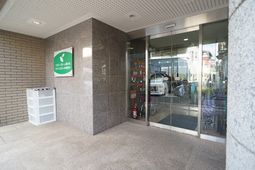 清潔感あるエントランス