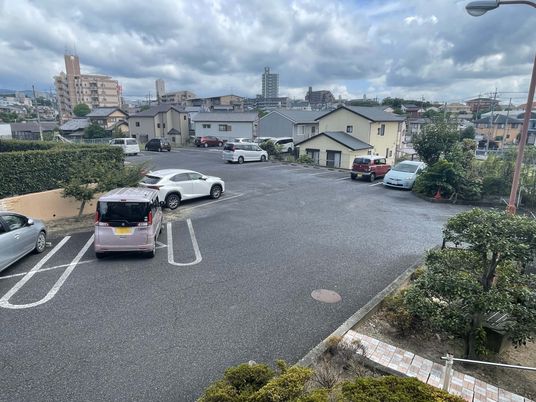 広々とした駐車スペース