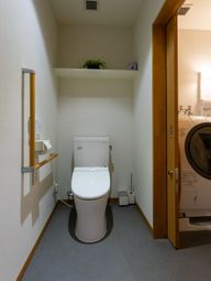 シンプルなトイレ空間