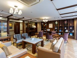 落ち着いた雰囲気のラウンジ