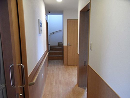 清潔な廊下と階段