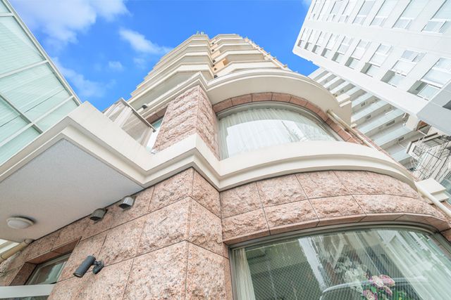 高層ビル外観 外観 自然光が降り注ぐ洗練された建物です。快適な環境が整っており、働きやすさが期待できます。