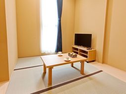 明るい和室の居室