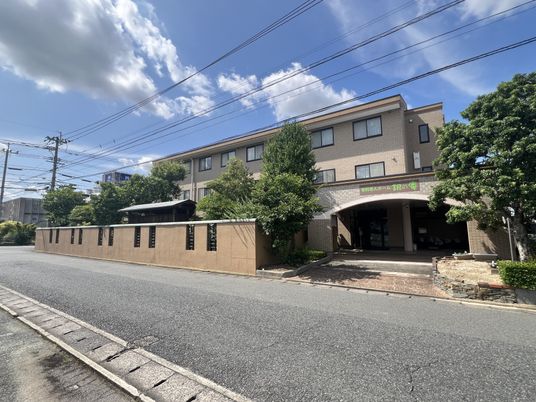 ゆったりとした外観の施設