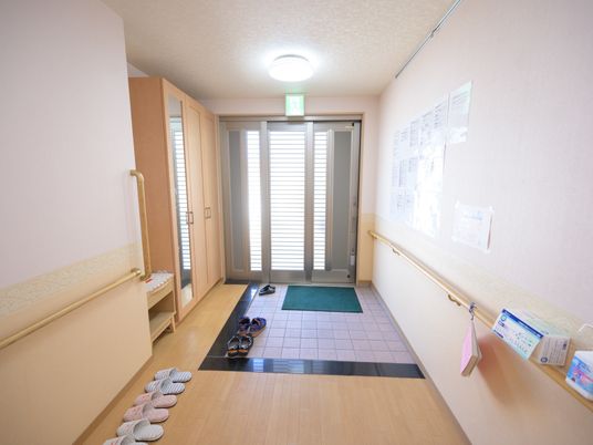 清潔な施設の廊下