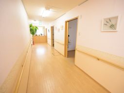 明るい廊下の様子