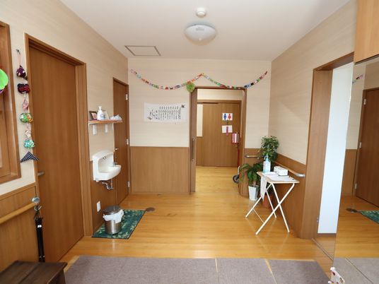 温もりある廊下の風景