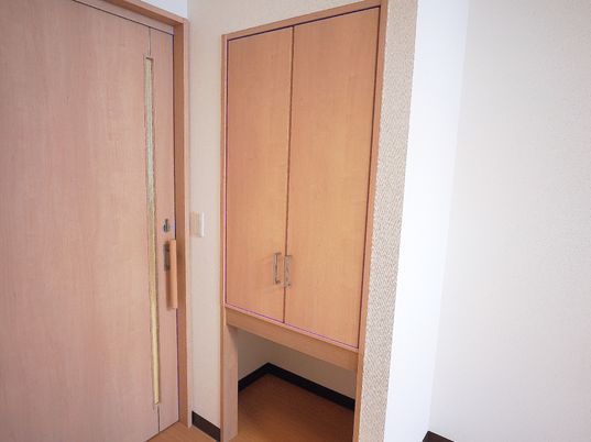 清潔な和室の出入口
