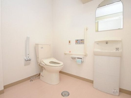 バリアフリーなトイレ空間
