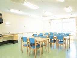 明るい食堂の風景