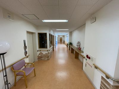 広々とした廊下の様子