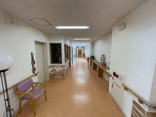広々とした廊下の様子