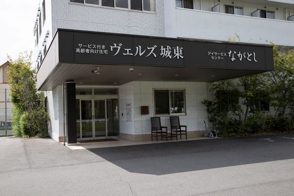 明るいエントランス正面