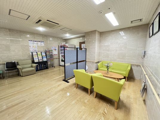 落ち着いた雰囲気のロビー