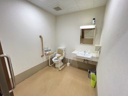 バリアフリーのトイレ空間