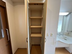 清潔な居室のクローゼット