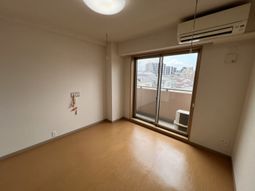 広々とした明るい居室