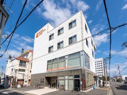 モダンな建物の外観