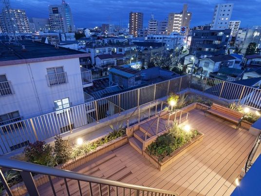 夜景の見えるテラス  