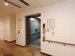 廊下にあるエレベーター