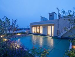 庭の見える屋上テラス