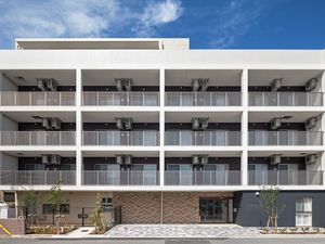 清潔で現代的な建物外観