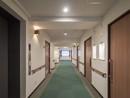明るい清潔な廊下