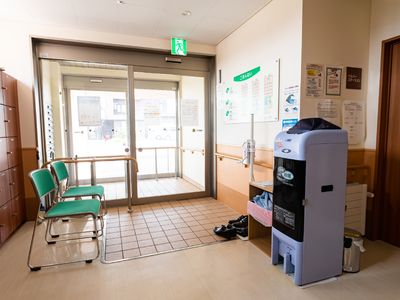 施設のエントランス