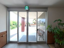 広々としたエントランス