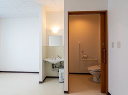 清潔感のあるトイレスペース