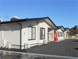 一戸建て風の居室連なる外観