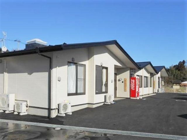 晴れた日の居室外観 外観 清潔感溢れる居室は、プライバシーを重視した造りとなっており、快適な就業環境を提供します。