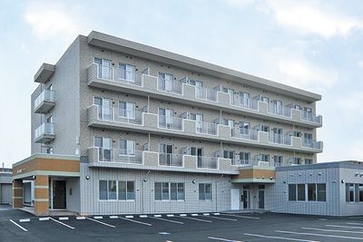 広々とした外観